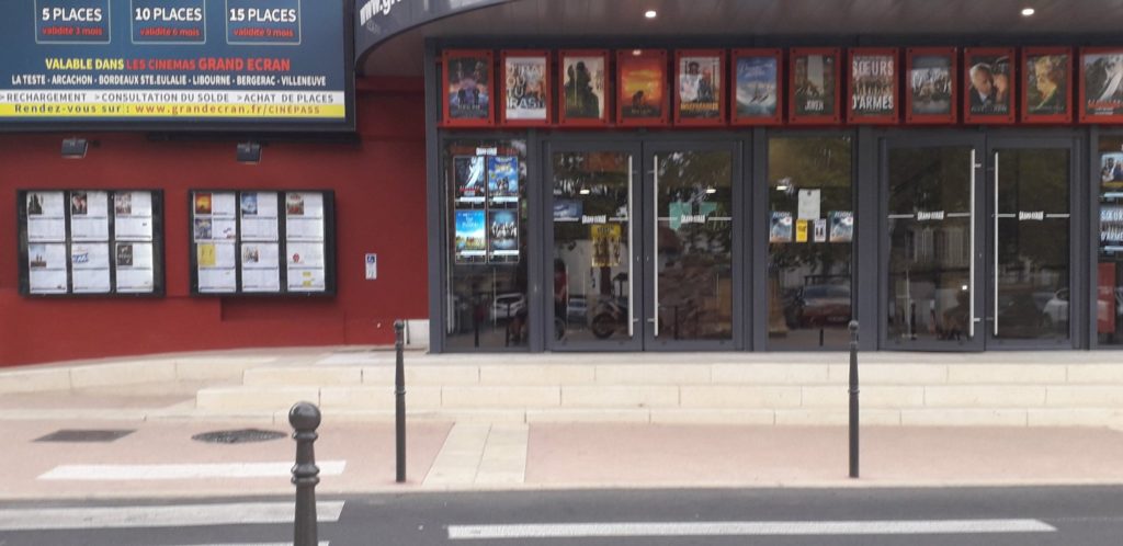 Façade du cinéma Le Cyrano